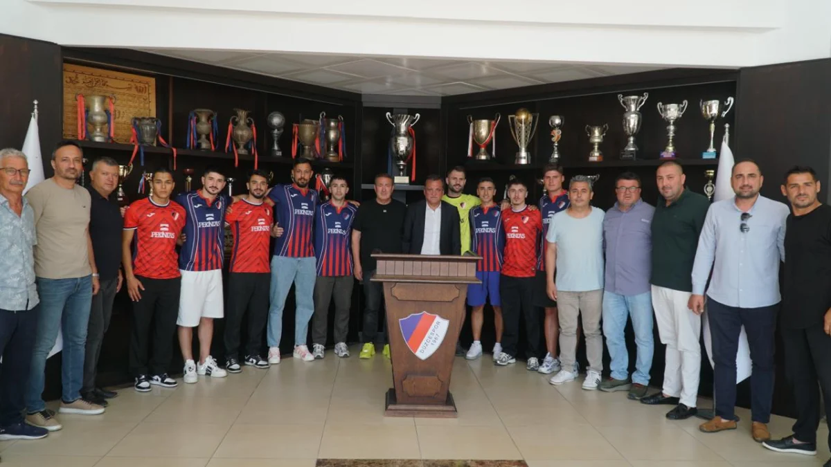 Düzcespor 10 yeni futbolcuyla anlaştı!