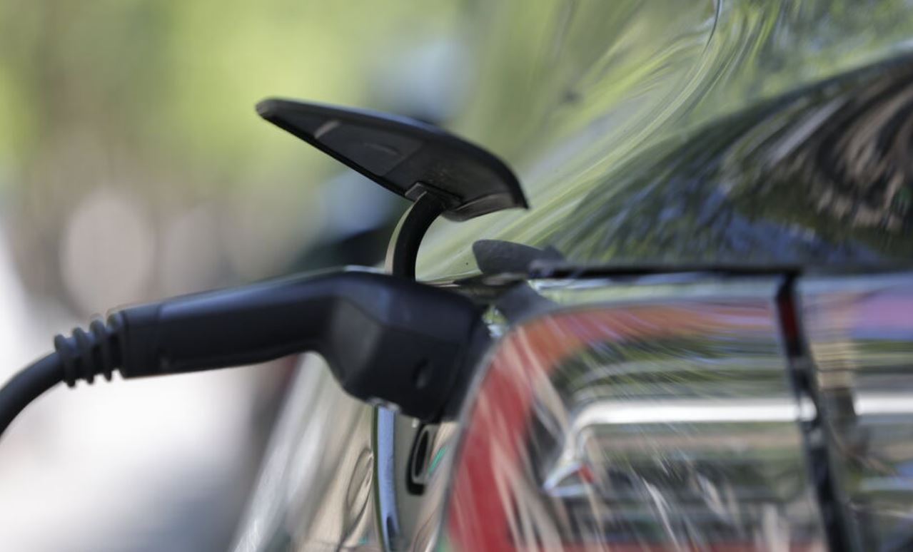 Fransa’dan Elektrikli Otomobil İçin 9.500 Euro Devlet Desteği