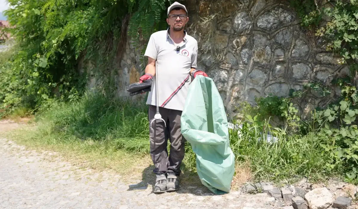 Düzce’de temizlik işçisi 3,5 milyon liralık altını buldu, teslim etti