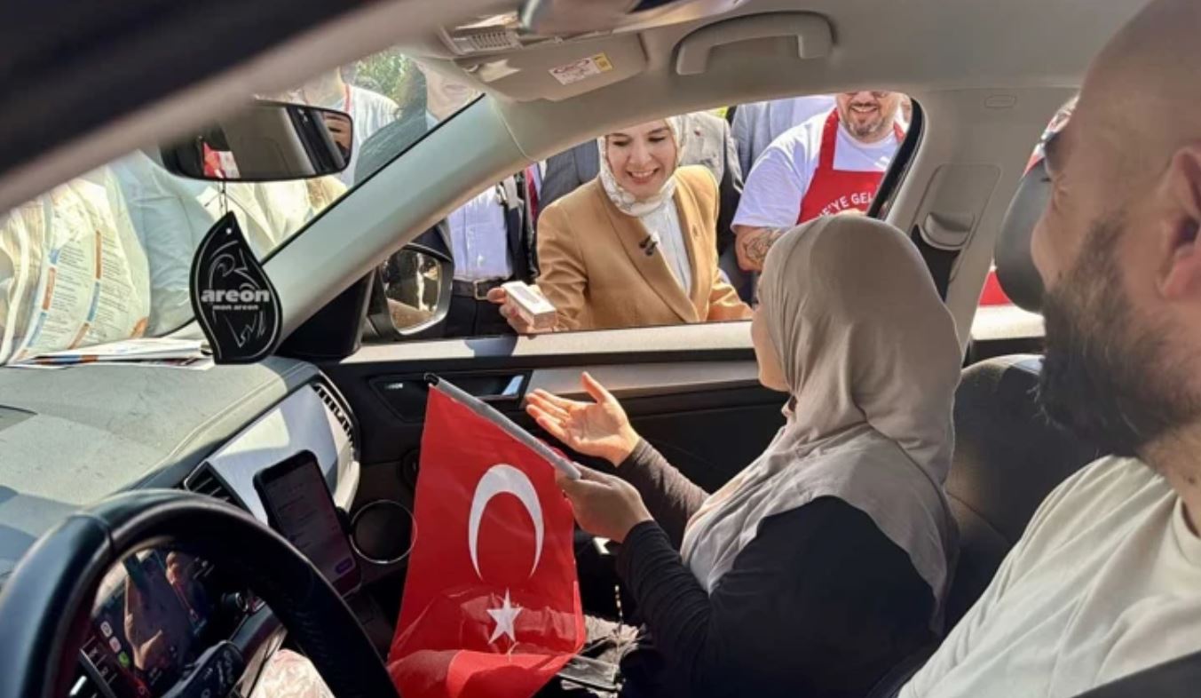 Bakan Göktaş Kapıkule’de Gurbetçilere: Sıla Yolunun Kıymetini Biliyorum