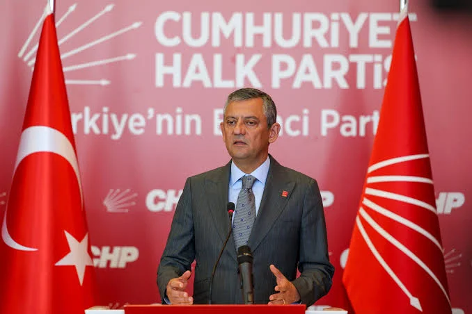Özgür Özel duyurdu: Yeni partiyi hep birlikte kuruyoruz