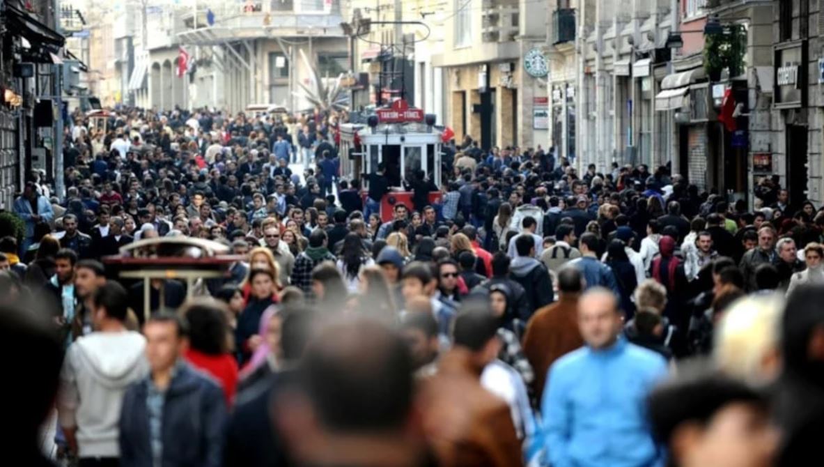 Kadınlar Erkeklerden 5 Yıl Uzun Yaşıyor! TÜİK Açıkladı