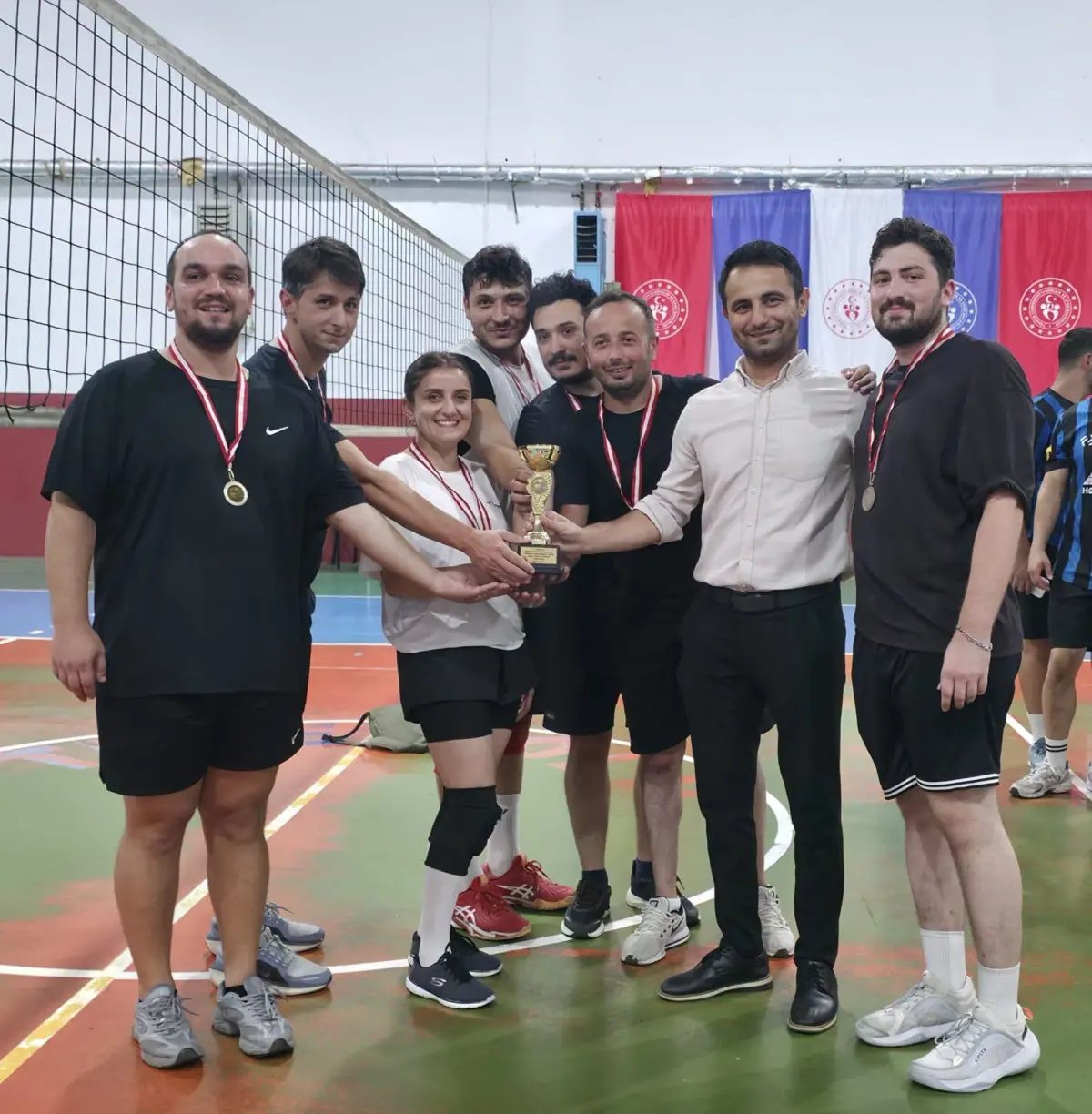 Çimen Dede Voleybol Turnuvası Sona Erdi: Şampiyon Altun Gıda Spor