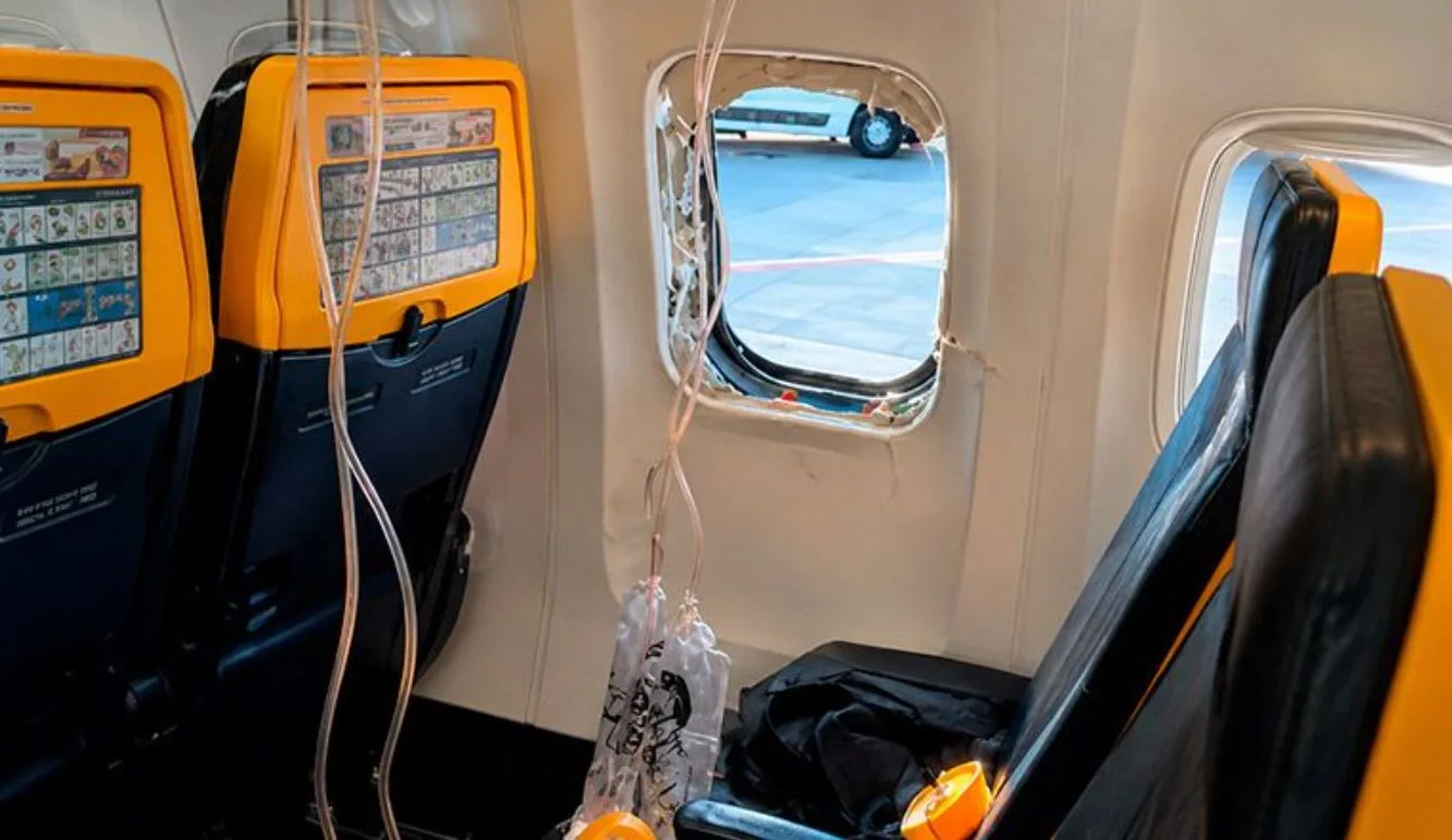 Ryanair Uçağında Dehşet: Pencere Kırıldı, Yolcu Dışarı Savruldu