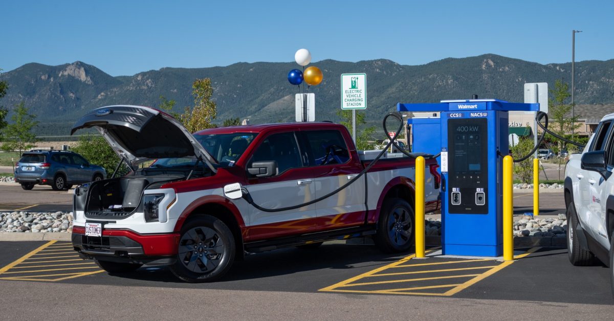 Walmart’ın 400 kW Şarj Ağı 100 Mağazaya Ulaştı