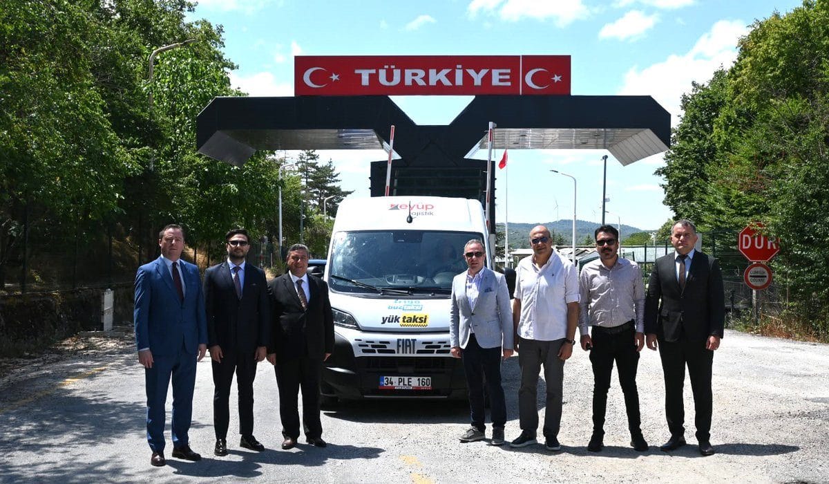 Dereköy Sınır Kapısı’ndan İlk Hafif Ticari Araç Geçişi