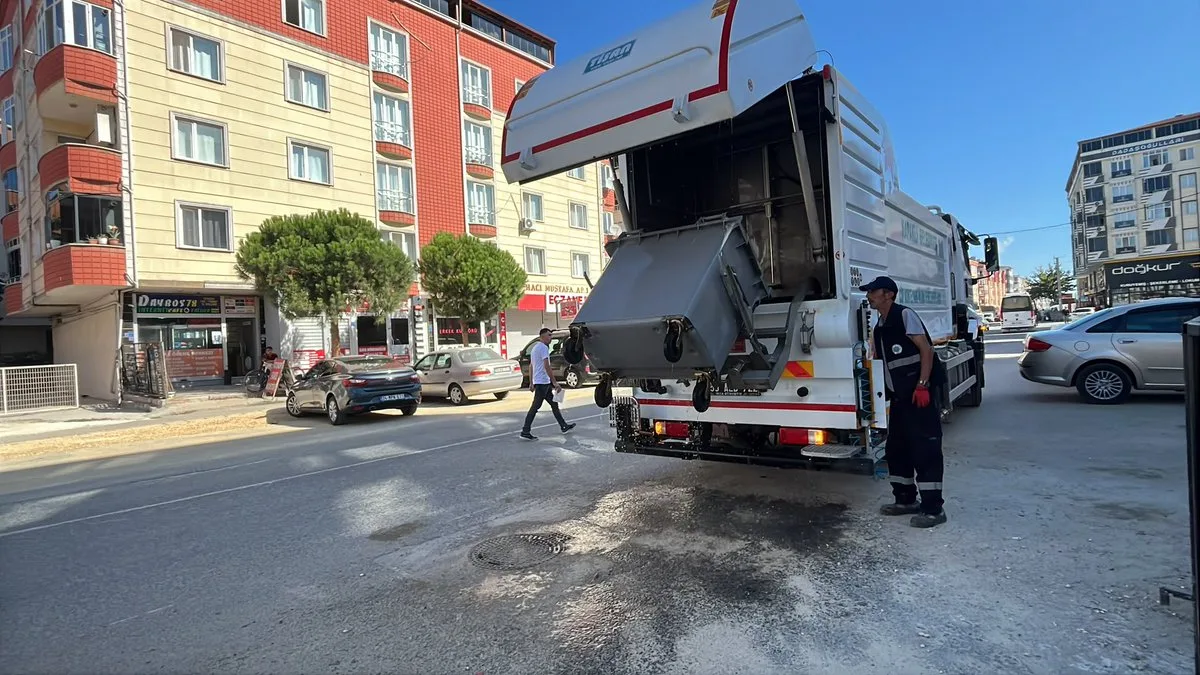 Kapaklı’da Konteynerler Köpükle Yıkanıyor
