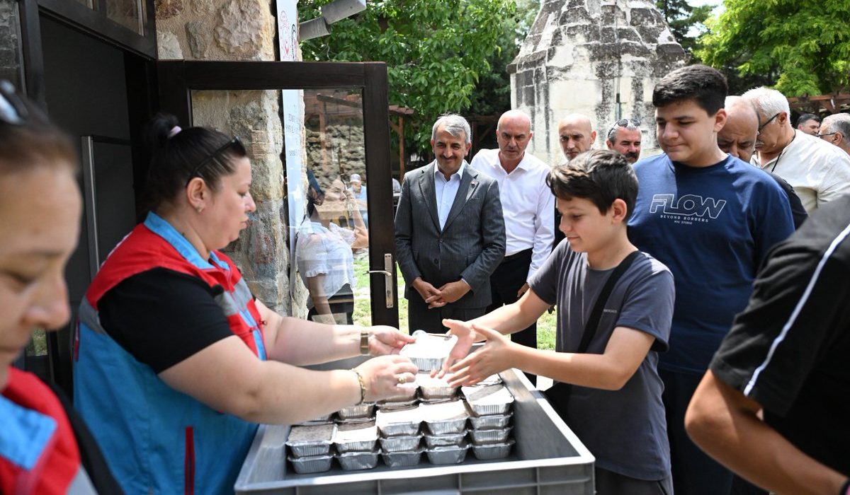 Edirne’de Gönül Sofrası: Vali Sezer Vatandaşlarla Pilavda Buluştu