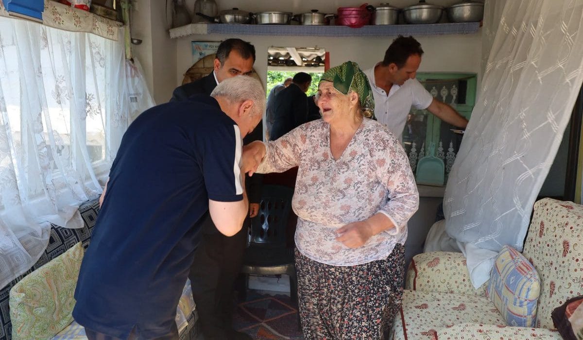 Vali Turan, Akpınar Köyü’nde Büyükleri Ziyaret Etti