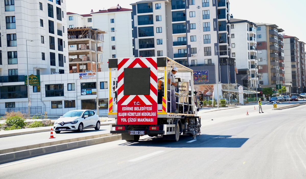 Kuvayı Milliye Bulvarı’nda Yol Çizgileri Çekiliyor