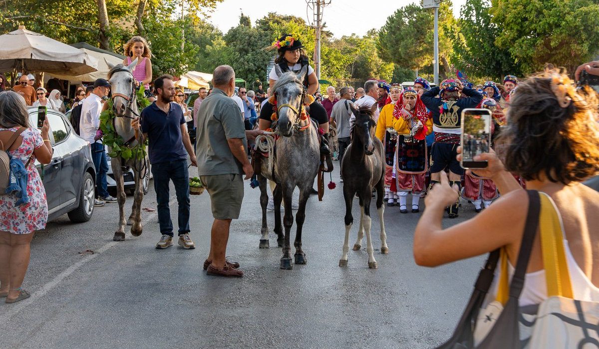Bozcaada Bağbozumu Festivali Kortejle Başladı!