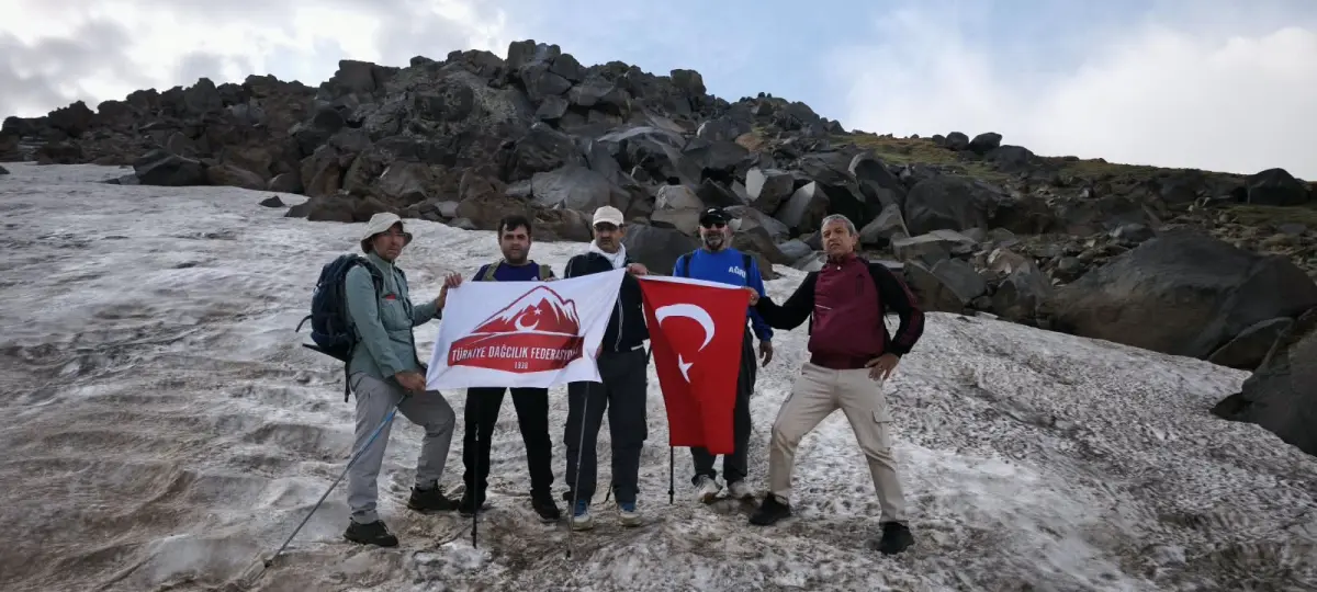 Süphan’da Zafer Tırmanışı: 30 Ağustos Coşkusu