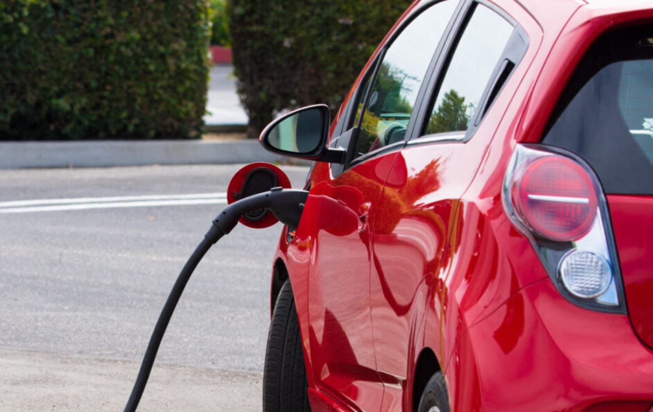 Fransa’da İkinci El Elektrikli Araca 5.500 Euro Destek