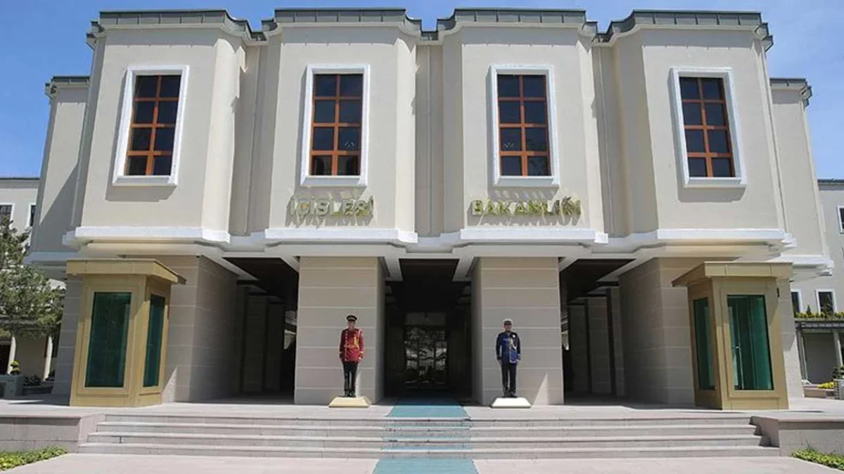 Girne’de Yolcu Gemisi Batıyor: Kurtarma Seferberliği