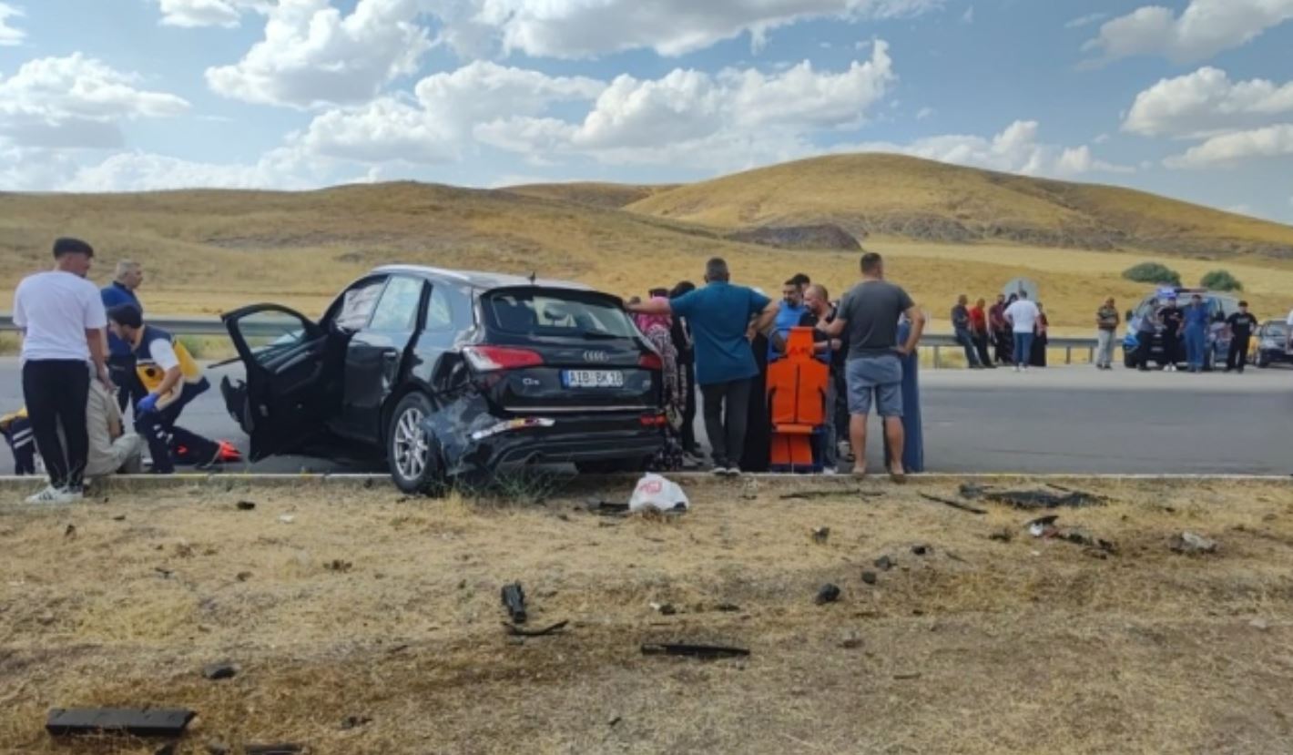 Gurbetçi Ailenin Aracı Kazaya Karıştı: 1 Ölü, 8 Yaralı