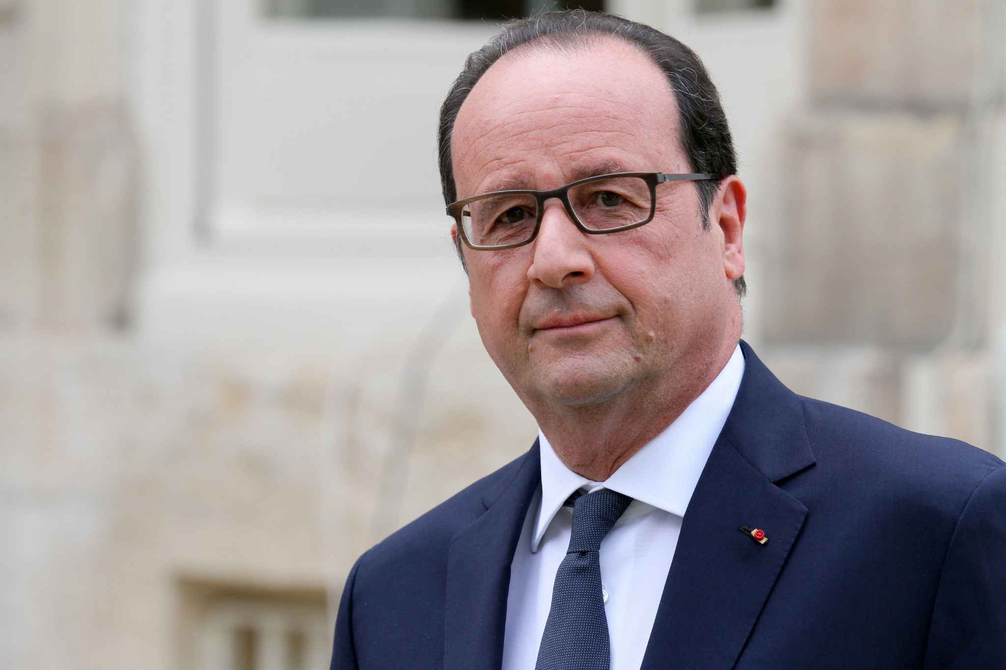 Hollande’dan Şok Plan: Maaşlara Yüzde 10 Zam, KDV Artışı