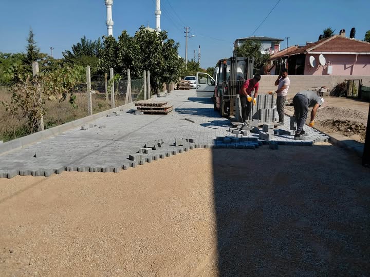 Kavaklı’da Parke Taş Dizim ve Yol Çalışmaları Sürüyor