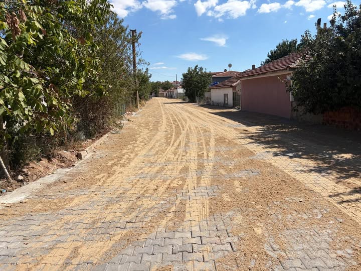 Lalapaşa’da Yol Seferberliği: Toz Tarihe Karışıyor