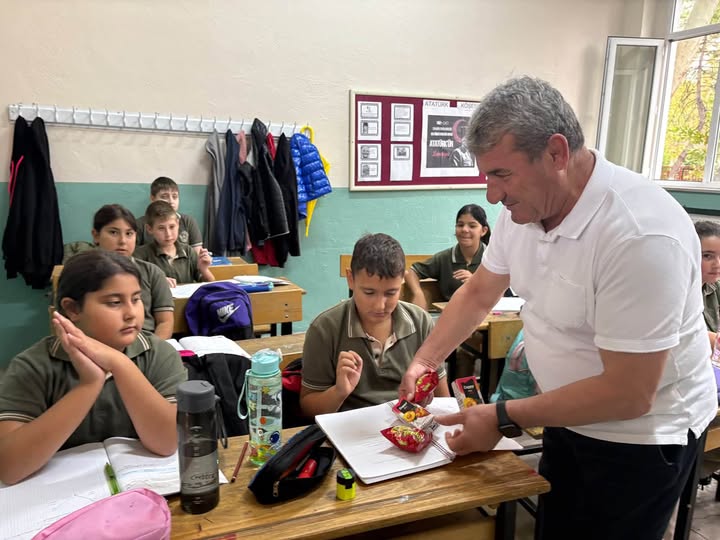 Alpullu’da Okul Ziyareti: Başkan Saltık Öğrencilerle Buluştu
