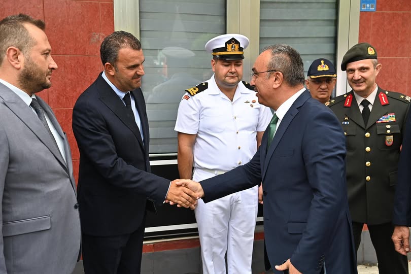 Ertuğrul Firkateyni Şehitleri İçin Denize Çelenk Bırakıldı