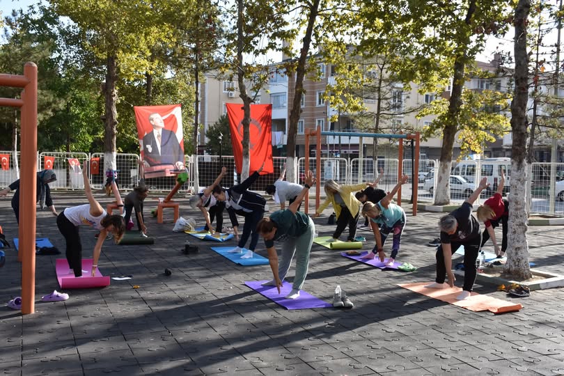 Muratlı’da Kadınlara Ücretsiz Sabah Sporu