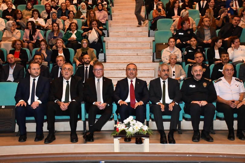 Edirne’de Dijital Bağımlılık Konferansı Düzenlendi