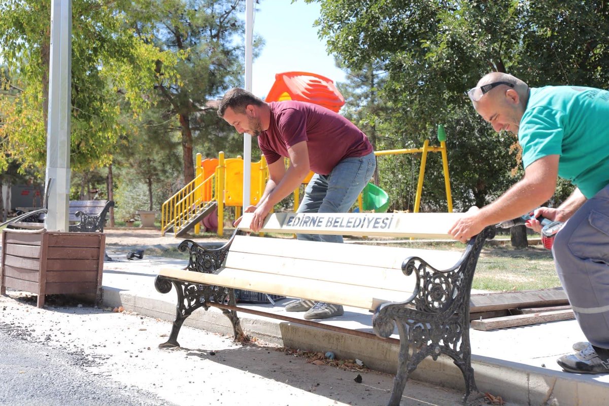 Edirne Parklarında Oturma Alanları Yenileniyor