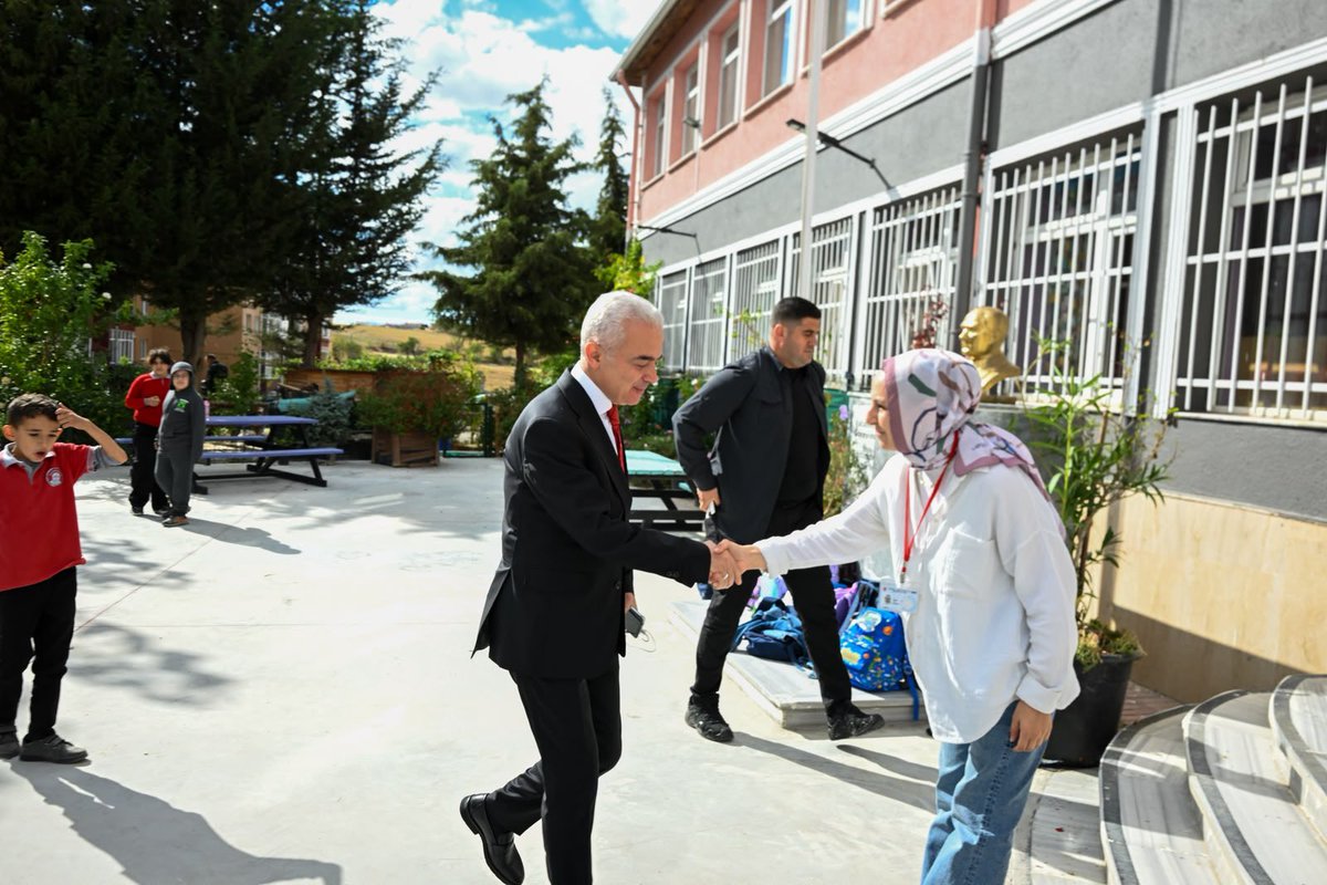 Vali Turan’dan Okullara Eğitim Ziyareti