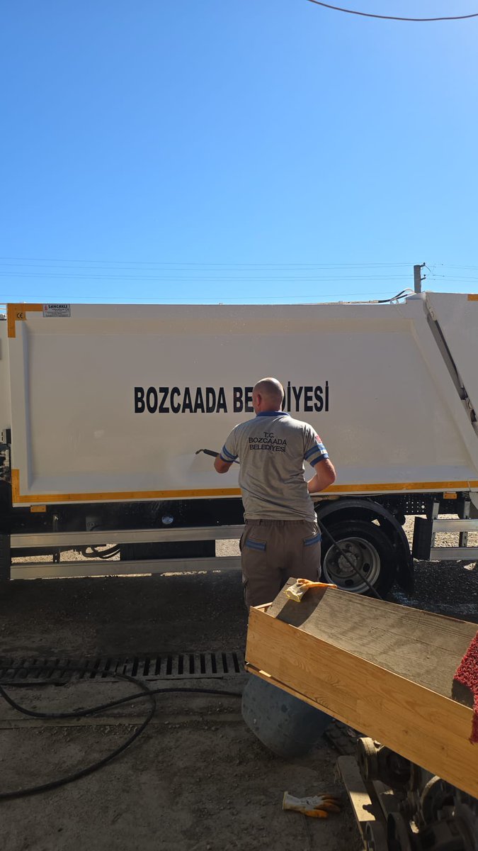 Bozcaada Çöp Araçları Hijyen İçin Yıkanıyor