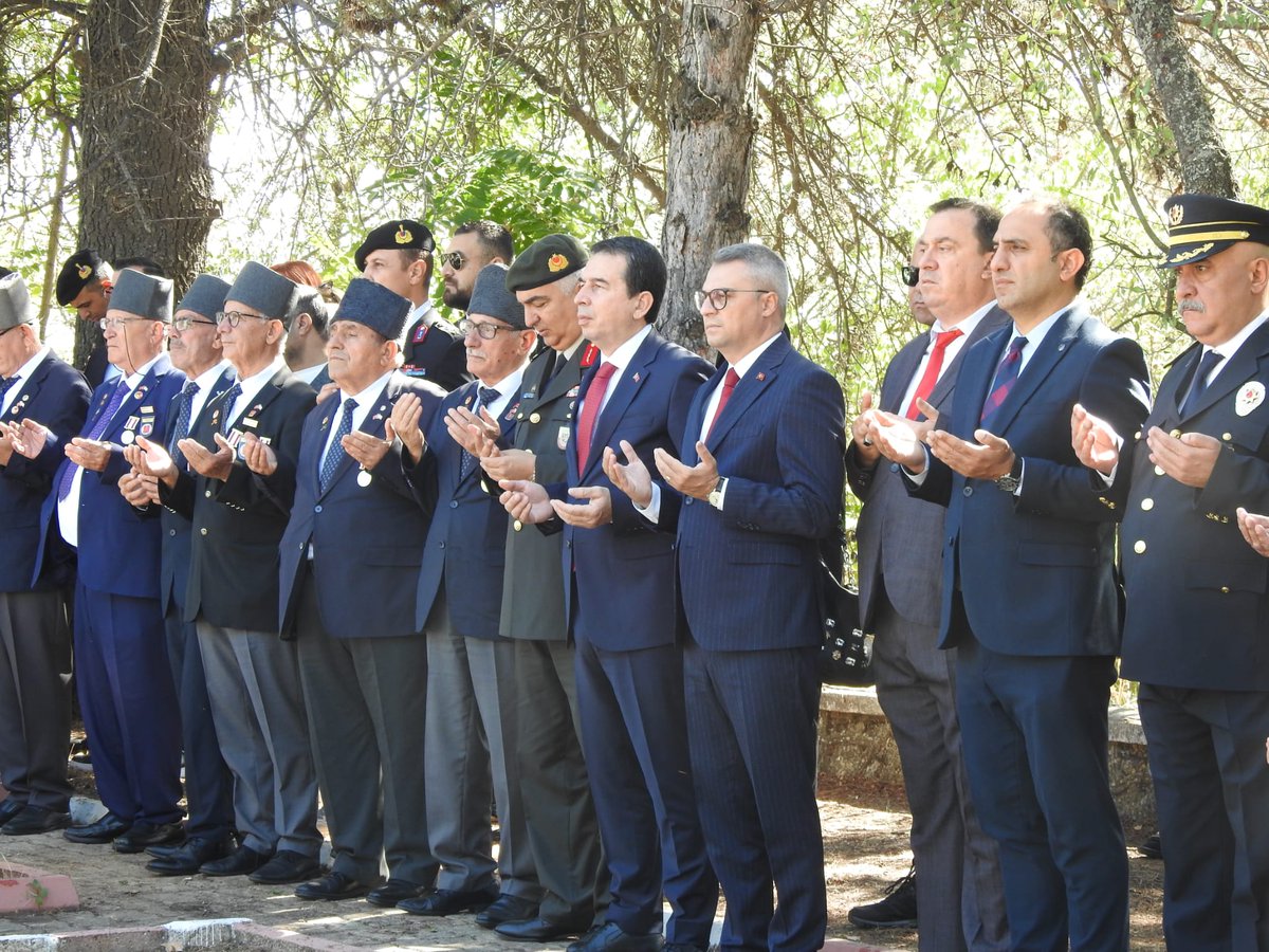 Lüleburgaz’da Şehitlere Karanfil ve Dua