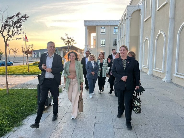CHP Edirne İl Başkanlığı'nın katıldığı Karşılıklı Bakışlar fotoğraf sergisinden bir kare