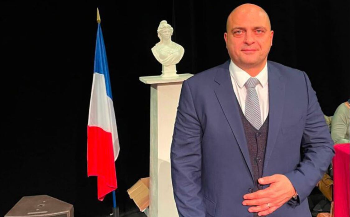 Fransa’da Çorumlu Başkana Irkçı Tehdit: Evini Yakarız