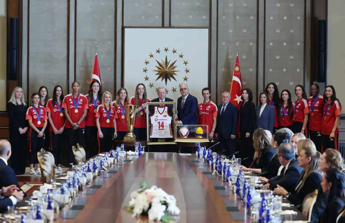 Erdoğan, Avrupa Şampiyonu Filenin Sultanları’nı Kabul Etti