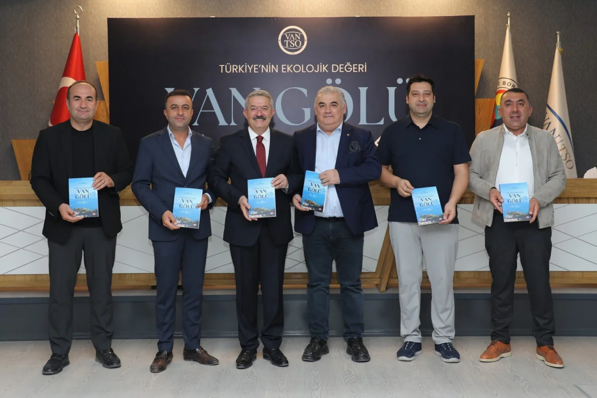Van Gölü’nün 600 Bin Yıllık Kimliği Kitap Oldu
