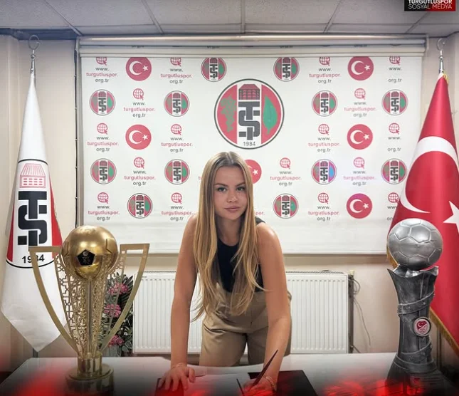 Turgutluspor Tarihinde Bir İlk: 22 Yaşındaki Zeynep Mestan Teknik Direktör Oldu