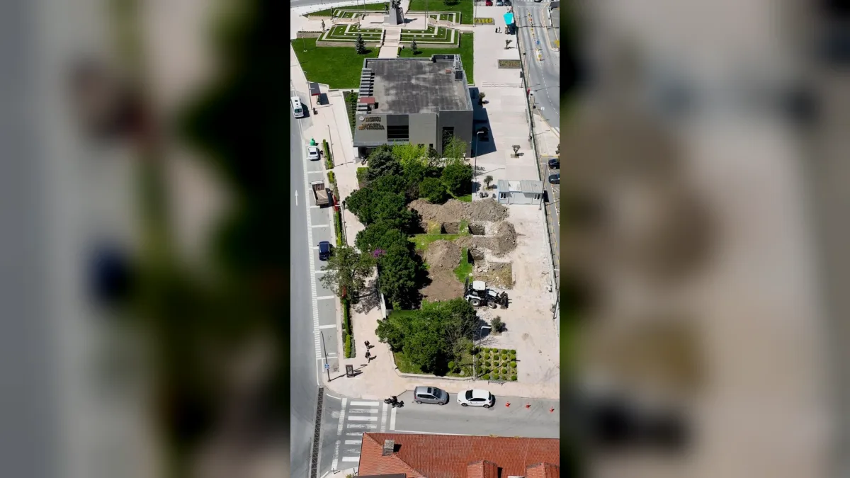 Çerkezköy'de inşa edilen 160 kişilik Kent Kafe binası, kütüphane yanında yükseliyor.