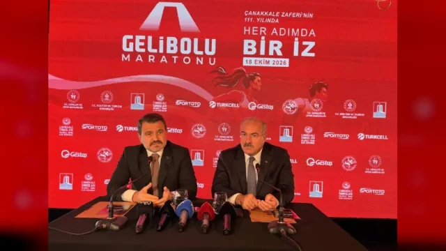 Gelibolu Maratonu koşucuları Çanakkale'de tarihi Gelibolu Yarımadası'nda koşuyor