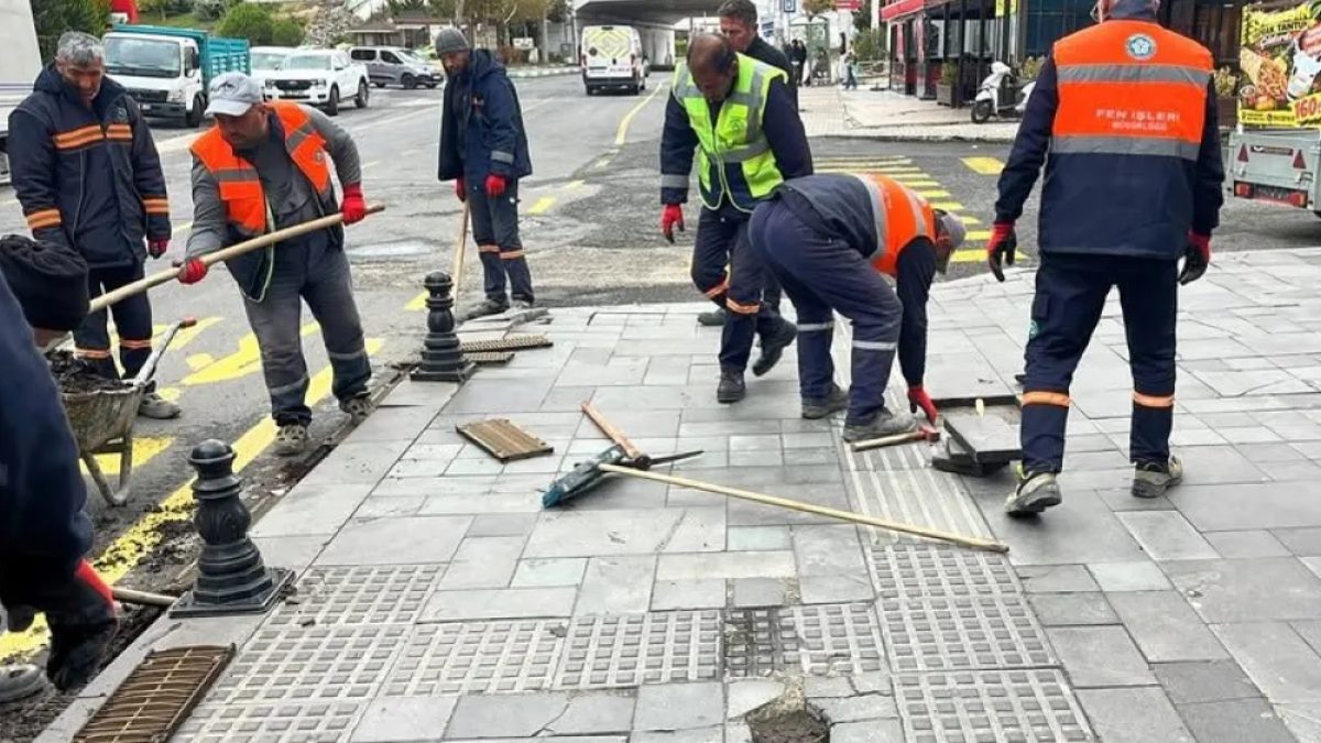 Süleymanpaşa'da bugün çalışmalar kapsamında belediye ekipleri mazgal temizliği yapıyor