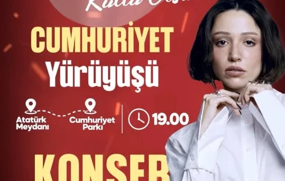 Zeynep Bastık Çorlu konseri sahnesinde 29 Ekim Cumhuriyet Bayramı coşkusu