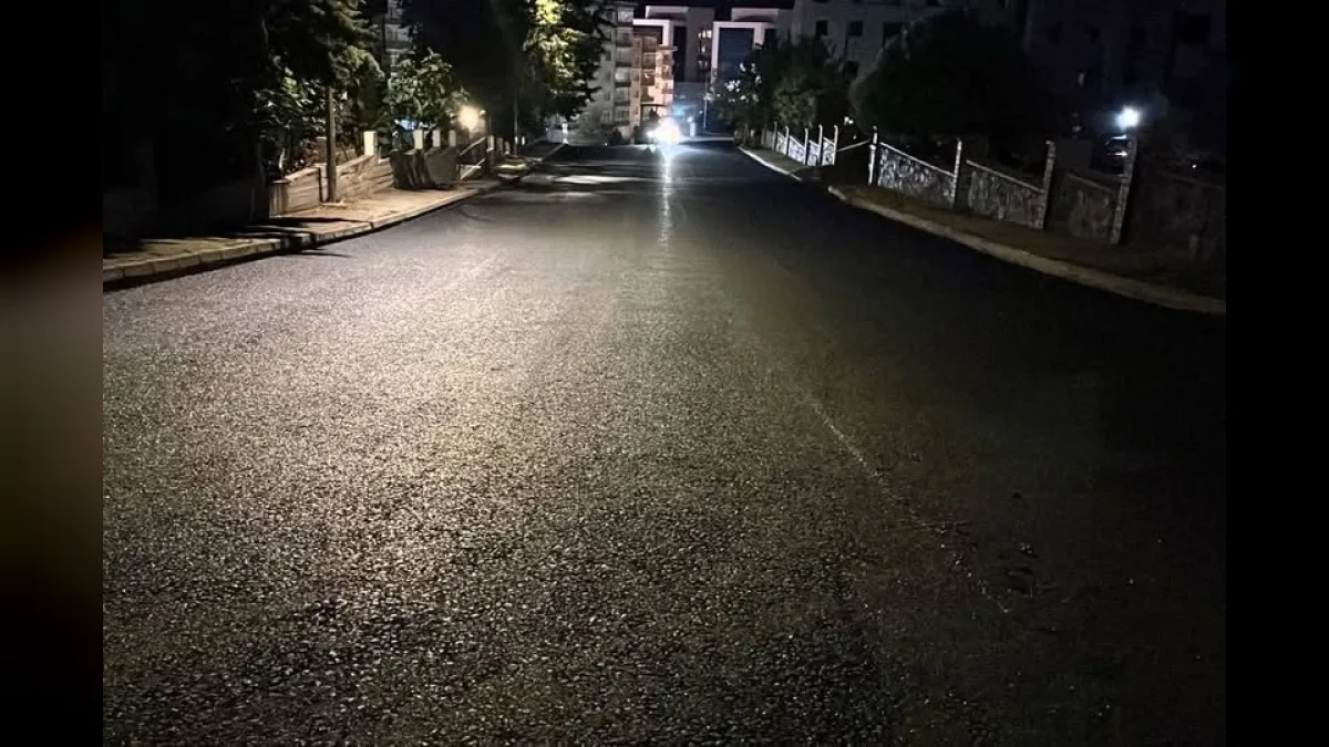 Süleymanpaşa'da yol çalışması kapsamında kilit taş tamir ve asfalt serim yapılan mahalle