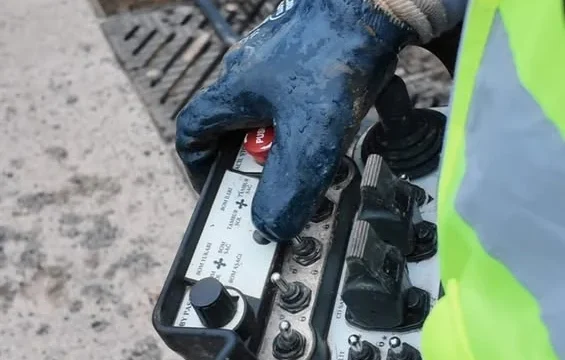 Marmaraereğlisi mazgal temizliği yapan belediye ekibi