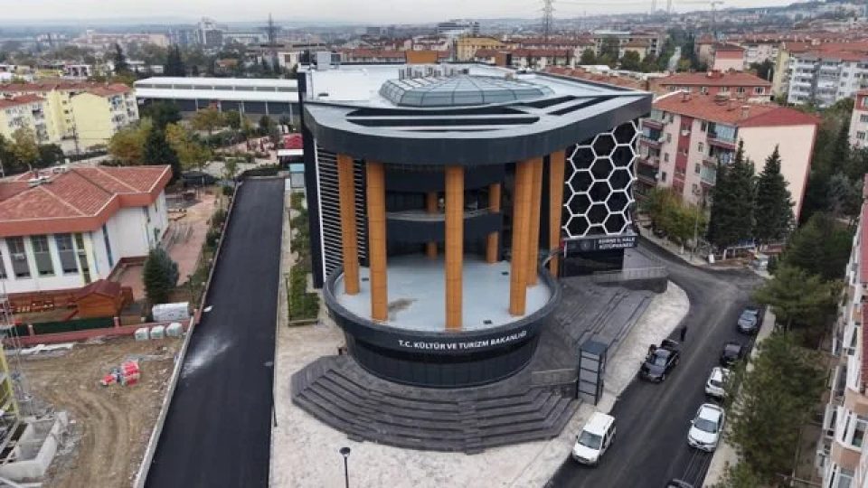 Edirne İl Halk Kütüphanesi binası ve 200 bin kitap kapasiteli okuma salonu