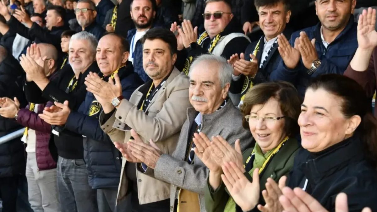 Keşanspor Tekirdağspor maçında tribünlerde büyük heyecan ve taraftar coşkusu