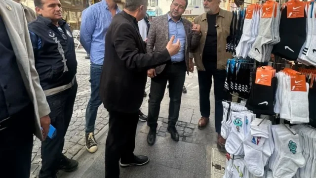 Çanakkale çarşı işgaliye düzenlemesi kapsamında ÇanakkaleTSO yetkililerinin yerinde incelemesi