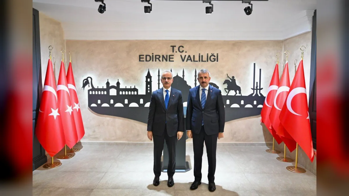 Ulaştırma Bakanı Abdulkadir Uraloğlu, Edirne Valisi Yunus Sezer'i ziyaret etti.
