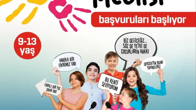 Çanakkale Çocuk Meclisi başvuru için çocuklar belediyenin resmi web sitesinde form dolduruyor.