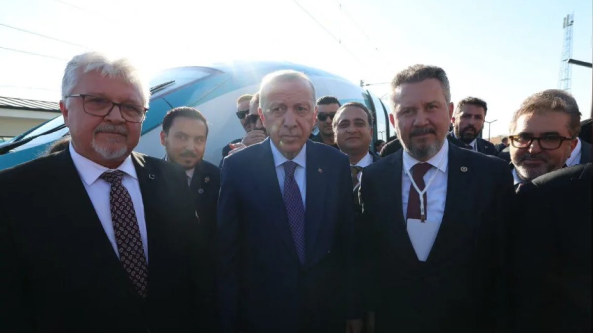 Trakya hızlı tren test sürüşünde Cumhurbaşkanı Erdoğan'ın katılımıyla gerçekleşen tören