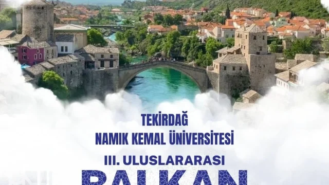 Tekirdağ Balkan Sempozyumu açılışında Rektörlük Konferans Salonu'nda katılımcılar