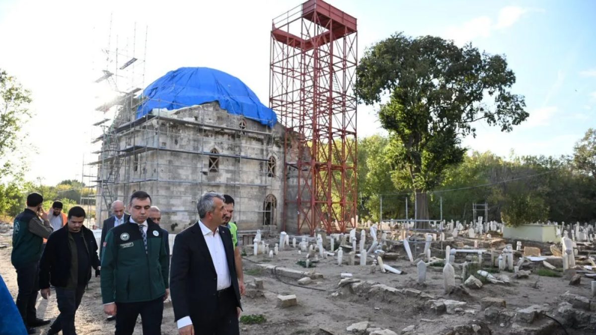 Evliya Kasım Paşa Camisi restorasyonu kapsamında kubbe ve çevre düzenlemesi çalışmaları