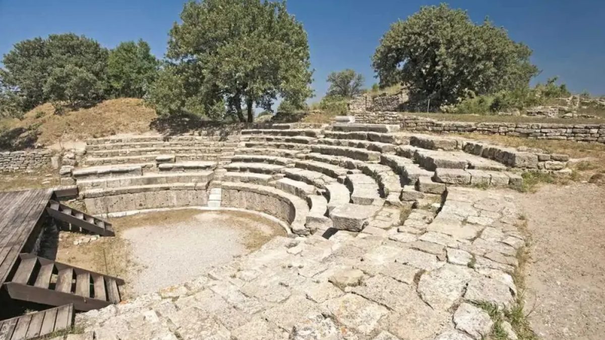 Troya Arkeolojik Alanı'ndaki kazı alanı ve sur kalıntıları, Hisarlık Tepesi, Çanakkale